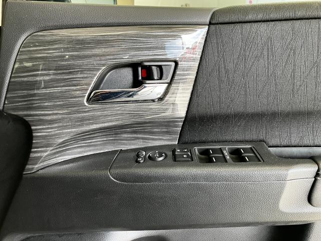 オデッセイ アブソルート・Ｘホンダセンシング　４ＷＤ　純正８インチナビ　純正リアフリップダウンモニター　純正エンスタ　ホンダセンシング　寒冷地仕様　パワーシート　ハーフレザーシート　両側電動スライドドア　Ｂカメラ　ビルトインＥＴＣ　ＬＥＤ（32枚目）