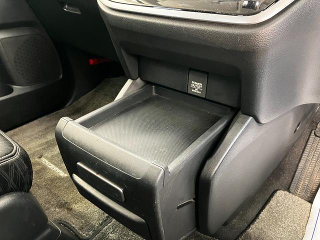 オデッセイ アブソルート・Ｘホンダセンシング　４ＷＤ　純正８インチナビ　純正リアフリップダウンモニター　純正エンスタ　ホンダセンシング　寒冷地仕様　パワーシート　ハーフレザーシート　両側電動スライドドア　Ｂカメラ　ビルトインＥＴＣ　ＬＥＤ（35枚目）