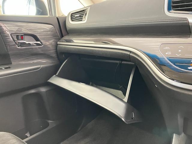 オデッセイ アブソルート・Ｘホンダセンシング　４ＷＤ　純正８インチナビ　純正リアフリップダウンモニター　純正エンスタ　ホンダセンシング　寒冷地仕様　パワーシート　ハーフレザーシート　両側電動スライドドア　Ｂカメラ　ビルトインＥＴＣ　ＬＥＤ（36枚目）