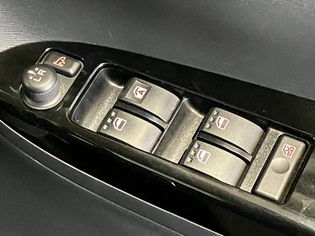 タント カスタムＲＳ　スマートセレクションＳＡ　４ＷＤ　寒冷地仕様　純正ナビ　フリップダウンモニター　両側パワースライドドア　バックカメラ　フルセグテレビ　Ｂｌｕｅｔｏｏｔｈ　ＥＴＣ　衝突軽減ブレーキ（35枚目）