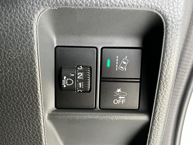 Ｎ－ＶＡＮ 　４ＷＤ　本州仕入れ　ホンダセンシング　アダプティブクルーズコントロール　アクセサリーソケット　車線逸脱防止システム　横滑り防止　ピラーレス構造　スライドドア　センタータンクレイアウト　低床フルフラット（23枚目）