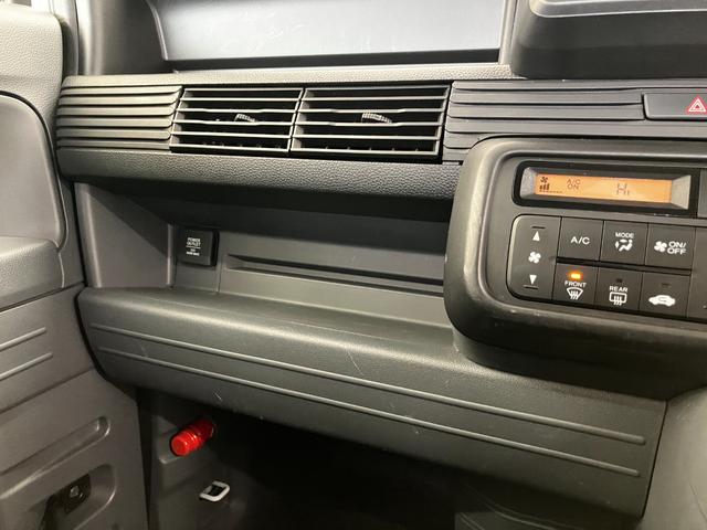 Ｎ－ＶＡＮ 　４ＷＤ　本州仕入れ　ホンダセンシング　アダプティブクルーズコントロール　アクセサリーソケット　車線逸脱防止システム　横滑り防止　ピラーレス構造　スライドドア　センタータンクレイアウト　低床フルフラット（26枚目）