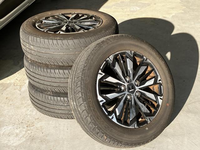 シエンタ ハイブリッドＺ　４ＷＤ　夏冬タイヤ付き　夏モデリスタホイール　１０．５インチ純正ナビ　全方位カメラ　トヨタセーフティ―センス　寒冷地仕様　前席シートヒーター　ステアリングヒーター　両側電動スライドドア　前後ドラレコ（2枚目）