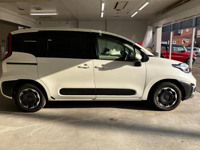 シエンタ ハイブリッドＺ　４ＷＤ　夏冬タイヤ付き　夏モデリスタホイール　１０．５インチ純正ナビ　全方位カメラ　トヨタセーフティ―センス　寒冷地仕様　前席シートヒーター　ステアリングヒーター　両側電動スライドドア　前後ドラレコ（5枚目）