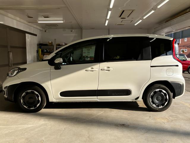 シエンタ ハイブリッドＺ　４ＷＤ　夏冬タイヤ付き　夏モデリスタホイール　１０．５インチ純正ナビ　全方位カメラ　トヨタセーフティ―センス　寒冷地仕様　前席シートヒーター　ステアリングヒーター　両側電動スライドドア　前後ドラレコ（9枚目）