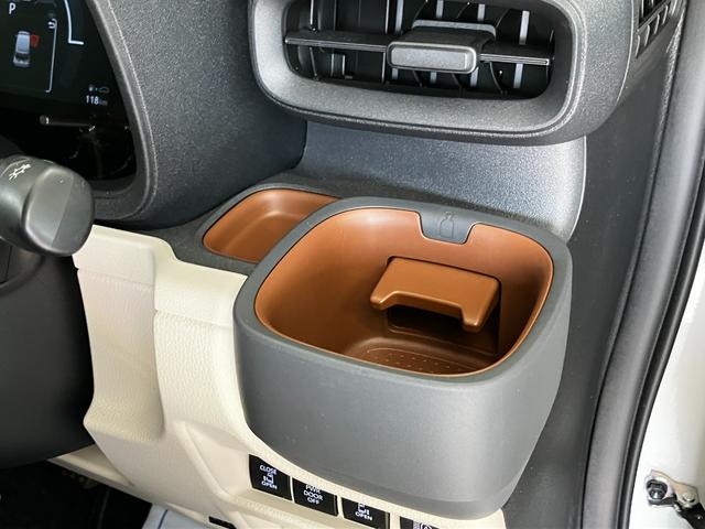 シエンタ ハイブリッドＺ　４ＷＤ　夏冬タイヤ付き　夏モデリスタホイール　１０．５インチ純正ナビ　全方位カメラ　トヨタセーフティ―センス　寒冷地仕様　前席シートヒーター　ステアリングヒーター　両側電動スライドドア　前後ドラレコ（29枚目）