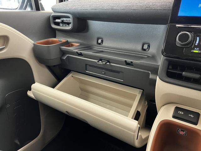 シエンタ ハイブリッドＺ　４ＷＤ　夏冬タイヤ付き　夏モデリスタホイール　１０．５インチ純正ナビ　全方位カメラ　トヨタセーフティ―センス　寒冷地仕様　前席シートヒーター　ステアリングヒーター　両側電動スライドドア　前後ドラレコ（42枚目）