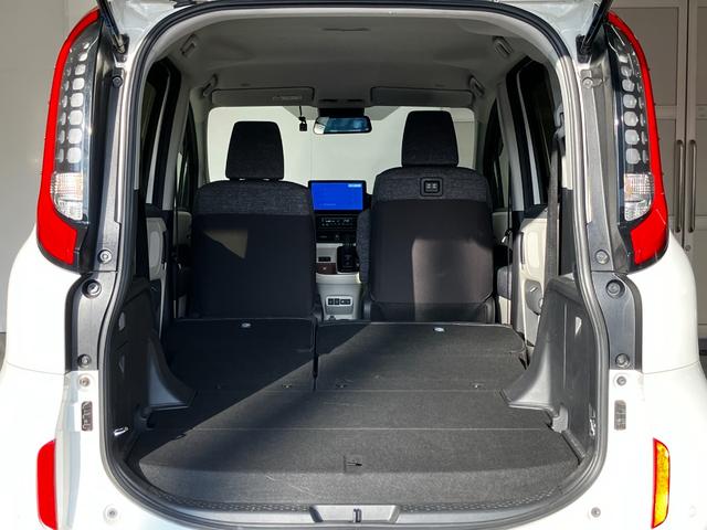 シエンタ ハイブリッドＺ　４ＷＤ　夏冬タイヤ付き　夏モデリスタホイール　１０．５インチ純正ナビ　全方位カメラ　トヨタセーフティ―センス　寒冷地仕様　前席シートヒーター　ステアリングヒーター　両側電動スライドドア　前後ドラレコ（52枚目）