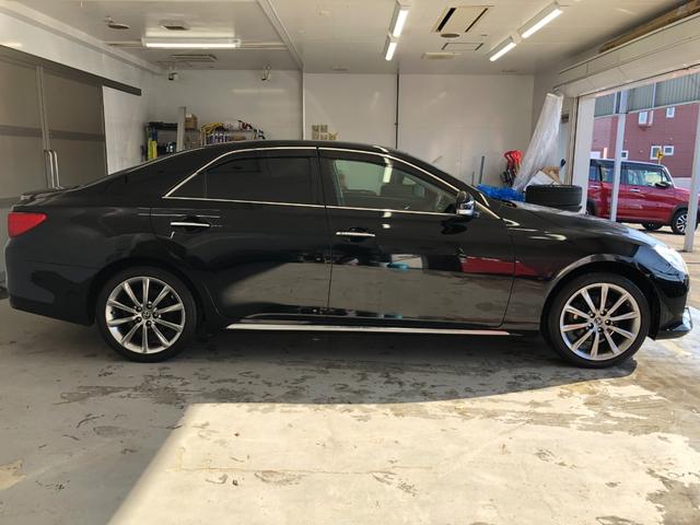 マークＸ プレミアム　Ｆｏｕｒ　４ＷＤ　寒冷地仕様　純正エンジンスターター　社外ＳＤナビ　フルセグ　バックカメラ　Ｂｌｕｅｔｏｏｔｈ　ドライブレコーダー　前席シートヒーター　クルーズコントロール　社外１８インチホイール　ＨＩＤライト（4枚目）