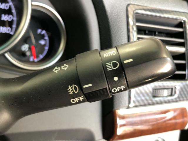 マークＸ プレミアム　Ｆｏｕｒ　４ＷＤ　寒冷地仕様　純正エンジンスターター　社外ＳＤナビ　フルセグ　バックカメラ　Ｂｌｕｅｔｏｏｔｈ　ドライブレコーダー　前席シートヒーター　クルーズコントロール　社外１８インチホイール　ＨＩＤライト（17枚目）