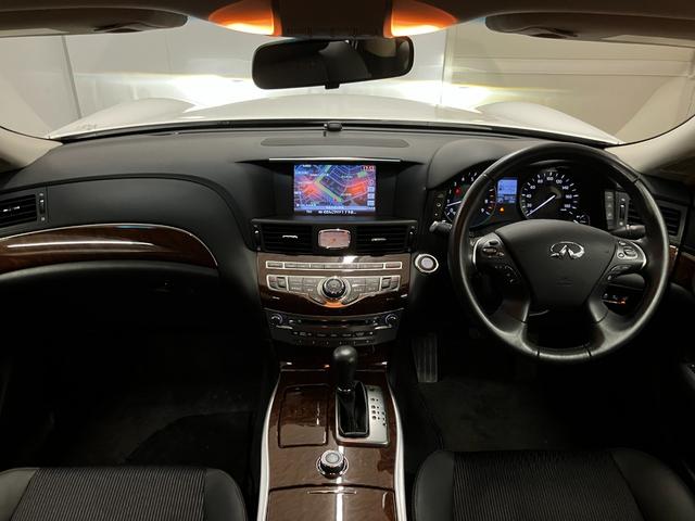 フーガ ３７０ＧＴ　ＦＯＵＲ　４ＷＤ　夏冬タイヤ　衝突軽減　純正ナビ　全方位カメラ　フルセグＴＶ　ブラインドスポットモニター　レーダークルーズコンロトール　純正エンスタ　ＥＴＣ　車線逸脱防止支援　後側方車両検知警報　ローダウン（13枚目）