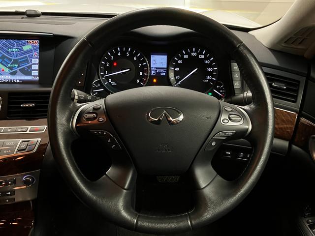 フーガ ３７０ＧＴ　ＦＯＵＲ　４ＷＤ　夏冬タイヤ　衝突軽減　純正ナビ　全方位カメラ　フルセグＴＶ　ブラインドスポットモニター　レーダークルーズコンロトール　純正エンスタ　ＥＴＣ　車線逸脱防止支援　後側方車両検知警報　ローダウン（15枚目）