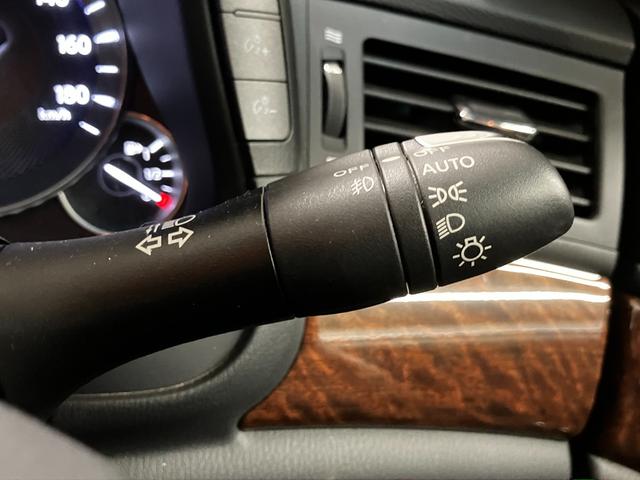 フーガ ３７０ＧＴ　ＦＯＵＲ　４ＷＤ　夏冬タイヤ　衝突軽減　純正ナビ　全方位カメラ　フルセグＴＶ　ブラインドスポットモニター　レーダークルーズコンロトール　純正エンスタ　ＥＴＣ　車線逸脱防止支援　後側方車両検知警報　ローダウン（18枚目）