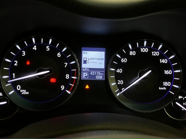 フーガ ３７０ＧＴ　ＦＯＵＲ　４ＷＤ　夏冬タイヤ　衝突軽減　純正ナビ　全方位カメラ　フルセグＴＶ　ブラインドスポットモニター　レーダークルーズコンロトール　純正エンスタ　ＥＴＣ　車線逸脱防止支援　後側方車両検知警報　ローダウン（19枚目）