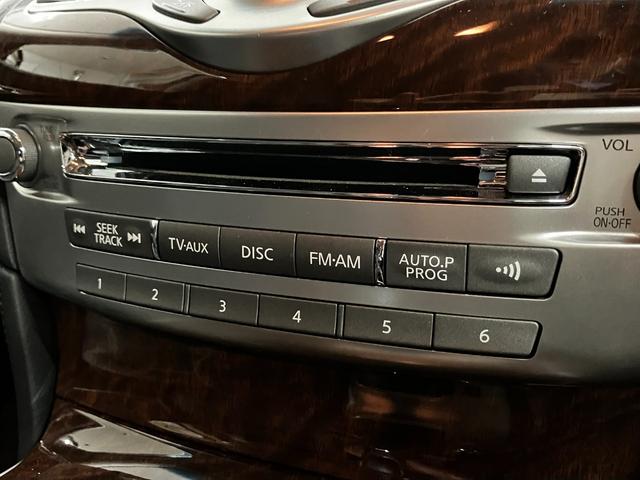 フーガ ３７０ＧＴ　ＦＯＵＲ　４ＷＤ　夏冬タイヤ　衝突軽減　純正ナビ　全方位カメラ　フルセグＴＶ　ブラインドスポットモニター　レーダークルーズコンロトール　純正エンスタ　ＥＴＣ　車線逸脱防止支援　後側方車両検知警報　ローダウン（23枚目）