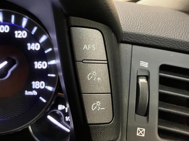 フーガ ３７０ＧＴ　ＦＯＵＲ　４ＷＤ　夏冬タイヤ　衝突軽減　純正ナビ　全方位カメラ　フルセグＴＶ　ブラインドスポットモニター　レーダークルーズコンロトール　純正エンスタ　ＥＴＣ　車線逸脱防止支援　後側方車両検知警報　ローダウン（25枚目）