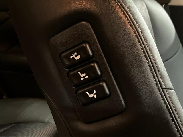 フーガ ３７０ＧＴ　ＦＯＵＲ　４ＷＤ　夏冬タイヤ　衝突軽減　純正ナビ　全方位カメラ　フルセグＴＶ　ブラインドスポットモニター　レーダークルーズコンロトール　純正エンスタ　ＥＴＣ　車線逸脱防止支援　後側方車両検知警報　ローダウン（33枚目）