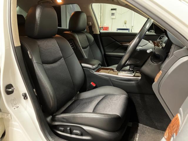 フーガ ３７０ＧＴ　ＦＯＵＲ　４ＷＤ　夏冬タイヤ　衝突軽減　純正ナビ　全方位カメラ　フルセグＴＶ　ブラインドスポットモニター　レーダークルーズコンロトール　純正エンスタ　ＥＴＣ　車線逸脱防止支援　後側方車両検知警報　ローダウン（34枚目）