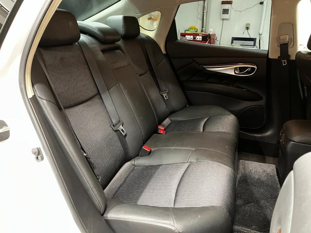 フーガ ３７０ＧＴ　ＦＯＵＲ　４ＷＤ　夏冬タイヤ　衝突軽減　純正ナビ　全方位カメラ　フルセグＴＶ　ブラインドスポットモニター　レーダークルーズコンロトール　純正エンスタ　ＥＴＣ　車線逸脱防止支援　後側方車両検知警報　ローダウン（36枚目）