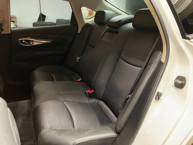 フーガ ３７０ＧＴ　ＦＯＵＲ　４ＷＤ　夏冬タイヤ　衝突軽減　純正ナビ　全方位カメラ　フルセグＴＶ　ブラインドスポットモニター　レーダークルーズコンロトール　純正エンスタ　ＥＴＣ　車線逸脱防止支援　後側方車両検知警報　ローダウン（37枚目）