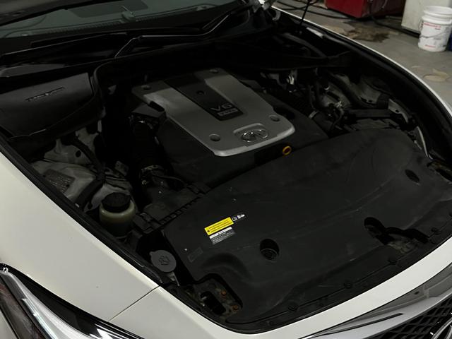 フーガ ３７０ＧＴ　ＦＯＵＲ　４ＷＤ　夏冬タイヤ　衝突軽減　純正ナビ　全方位カメラ　フルセグＴＶ　ブラインドスポットモニター　レーダークルーズコンロトール　純正エンスタ　ＥＴＣ　車線逸脱防止支援　後側方車両検知警報　ローダウン（40枚目）