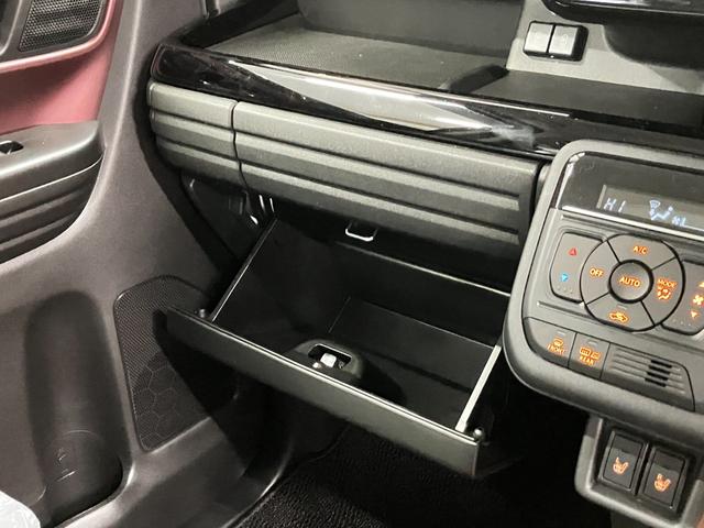 スペーシアカスタム ハイブリッドＸＳ　４ＷＤ　届出済未使用車　スズキセーフティー　スズキコネクト　全方位カメラ　９型ナビ　フルセグ　１５インチ純正ＡＷ　ＡｐｐｌｅＣａｒＰｌａｙ　ステアリングヒーター　電動パーキング　マルチユースフラップ（42枚目）