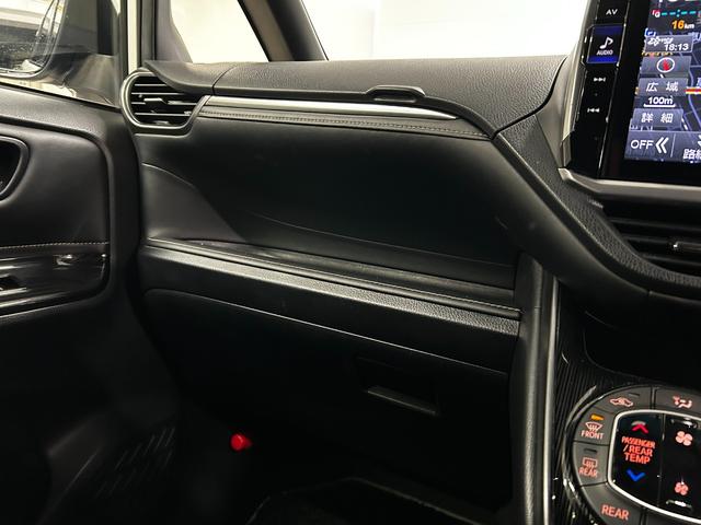 エスクァイア Ｇｉ　プレミアムパッケージ　ブラックテーラード　４ＷＤ　寒冷地仕様　衝突軽減　モデリスタフルエアロ　アルパイン１１インチナビ　フロント／サイド／バックカメラ　フルセグ　フリップダウンモニター　両側パワスラ　シートヒーター　ステアリングヒーター（37枚目）