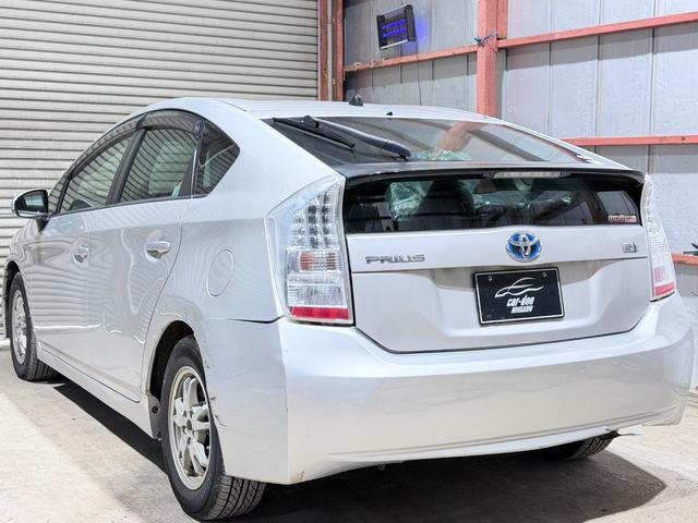 プリウス Ｓ　下廻防錆キーレスＣＤ夏冬タイヤ（8枚目）