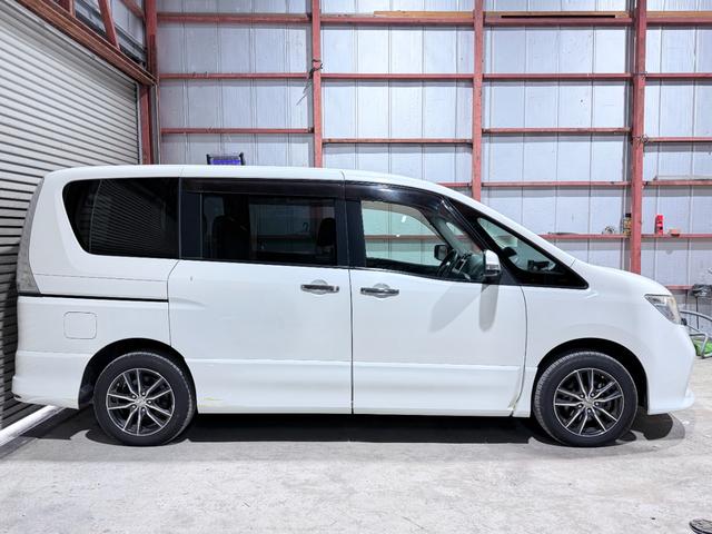 セレナ ハイウェイスター　Ｖセレクション　下廻防錆４ＷＤ（4枚目）