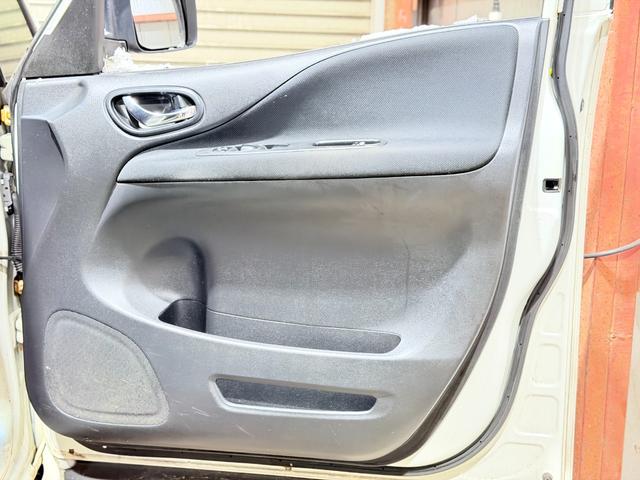 セレナ ハイウェイスター　アドバンスドセーフティパッケージ　防錆塗装４ＷＤＴＶナビＢカメＥＴＣ後席モニタ（30枚目）