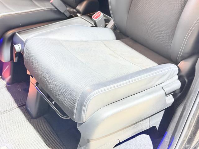 ステップワゴンスパーダ Z クールスピリット 防錆塗装4WDTVナビBカメETC後席モニタ(36枚目)