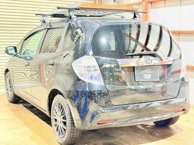 フィットハイブリッド ベースグレード　防錆塗装キーレスＣＤＥＴＣ（8枚目）