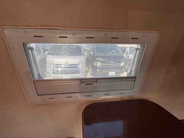 ハイエースワゴン 　４ＷＤ　キャンピングカー　ＥＴＣ　バックカメラ　ナビ　ＴＶ　スライドドア　アルミホイール　ＡＴ　エアコン　パワーウィンドウ　ベバストＦＦヒーター　サブバッテリー　電子レンジ　コンロ　シンク　テーブル（30枚目）
