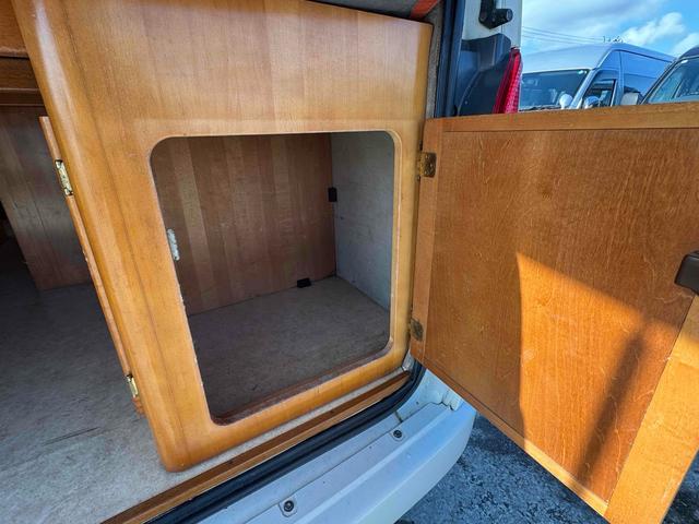 ハイエースワゴン 　４ＷＤ　キャンピングカー　ＥＴＣ　バックカメラ　ナビ　ＴＶ　スライドドア　アルミホイール　ＡＴ　エアコン　パワーウィンドウ　ベバストＦＦヒーター　サブバッテリー　電子レンジ　コンロ　シンク　テーブル（35枚目）
