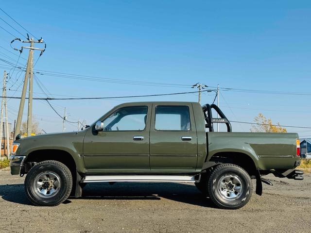 ハイラックスピックアップ ダブルキャブ SR 4WD MTヒッチメンバー エアコン カセット タイミングベルト交換済み(8枚目)