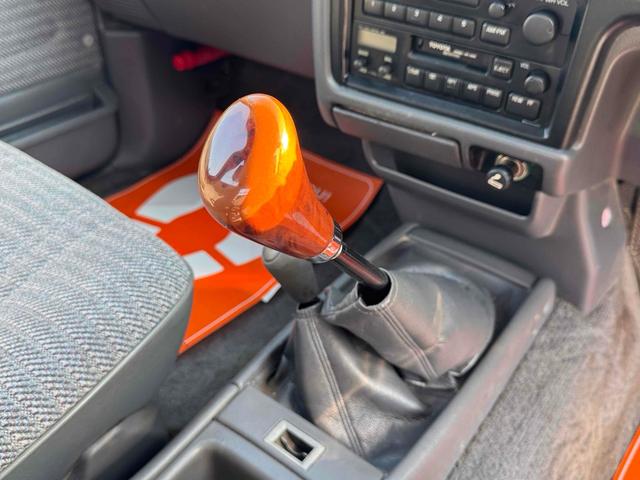 ハイラックスピックアップ ダブルキャブ SR 4WD MTヒッチメンバー エアコン カセット タイミングベルト交換済み(16枚目)