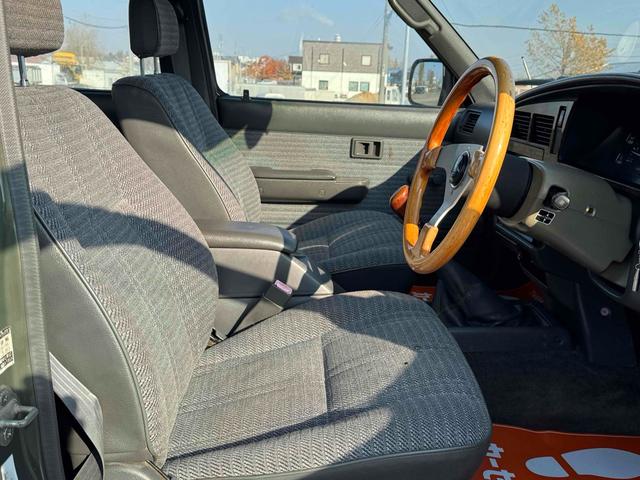 ハイラックスピックアップ ダブルキャブ SR 4WD MTヒッチメンバー エアコン カセット タイミングベルト交換済み(17枚目)