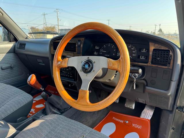 ハイラックスピックアップ ダブルキャブ SR 4WD MTヒッチメンバー エアコン カセット タイミングベルト交換済み(18枚目)