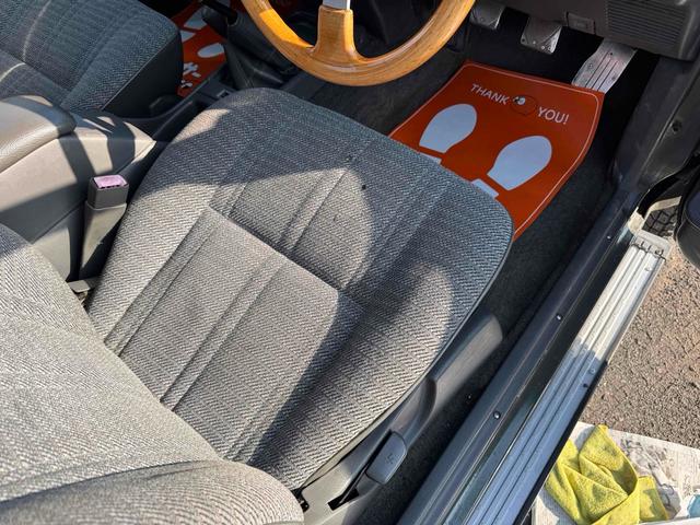 ハイラックスピックアップ ダブルキャブ SR 4WD MTヒッチメンバー エアコン カセット タイミングベルト交換済み(23枚目)