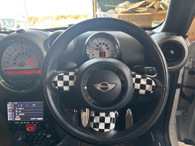 ＭＩＮＩ クーパーＳ　クロスオーバー　オール４　４ＷＤ　社外ナビ　テレビ　バックカメラ　サンルーフ　ターボ　ＥＴＣ　シートヒーター　純正１８インチＡＷ（13枚目）