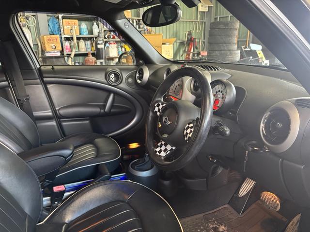 ＭＩＮＩ クーパーＳ　クロスオーバー　オール４　４ＷＤ　社外ナビ　テレビ　バックカメラ　サンルーフ　ターボ　ＥＴＣ　シートヒーター　純正１８インチＡＷ（14枚目）