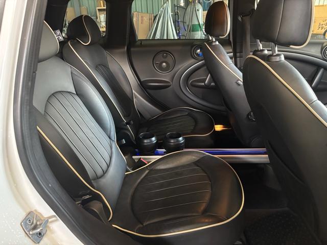 ＭＩＮＩ クーパーＳ　クロスオーバー　オール４　４ＷＤ　社外ナビ　テレビ　バックカメラ　サンルーフ　ターボ　ＥＴＣ　シートヒーター　純正１８インチＡＷ（19枚目）