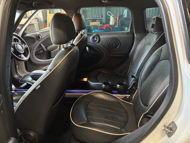 ＭＩＮＩ クーパーＳ　クロスオーバー　オール４　４ＷＤ　社外ナビ　テレビ　バックカメラ　サンルーフ　ターボ　ＥＴＣ　シートヒーター　純正１８インチＡＷ（21枚目）