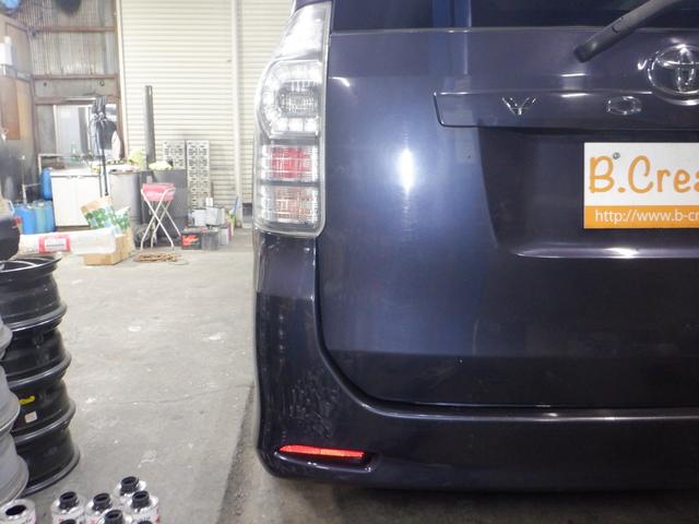 ヴォクシー ＺＳ　４ＷＤ　後期型　ナビ　ＴＶ　Ｂ／Ｔ　Ｂカメラ　両側電動　フリップダウンモニター　プッシュスタート　スマートキー　ワイパーデアイサー　リアヒーター　パドルシフト　フォグランプ　オートライト　寒冷地仕様（25枚目）