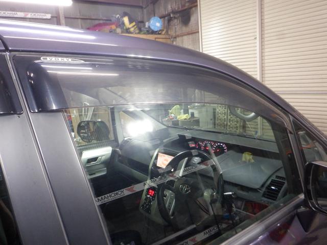 ヴォクシー ＺＳ　４ＷＤ　後期型　ナビ　ＴＶ　Ｂ／Ｔ　Ｂカメラ　両側電動　フリップダウンモニター　プッシュスタート　スマートキー　ワイパーデアイサー　リアヒーター　パドルシフト　フォグランプ　オートライト　寒冷地仕様（29枚目）