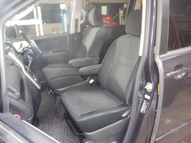 ヴォクシー ＺＳ　４ＷＤ　後期型　ナビ　ＴＶ　Ｂ／Ｔ　Ｂカメラ　両側電動　フリップダウンモニター　プッシュスタート　スマートキー　ワイパーデアイサー　リアヒーター　パドルシフト　フォグランプ　オートライト　寒冷地仕様（53枚目）
