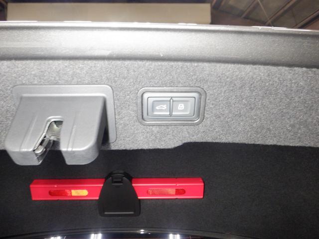 A8 55TFSIクワトロ 本州仕入 ナビ TV 360°カメラ B/T サンルーフ LEDヘッドライト BANG&OLUSEN 後席リモート 黒革 シートヒーター ヴァーチャルコックピット 電動トランク 全席電動シート(72枚目)