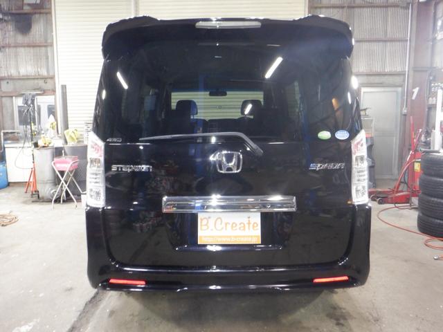 ステップワゴンスパーダ Ｚ　４ＷＤ　ナビ　ＴＶ　Ｂ／Ｔ　Ｂカメラ　両側電動　スマートキー　ＨＩＤ　ＥＴＣ　ワイパーデアイサー　ミラーヒーター　ＶＳＡ　リアヒーター　フォグランプ　オートエアコン（12枚目）