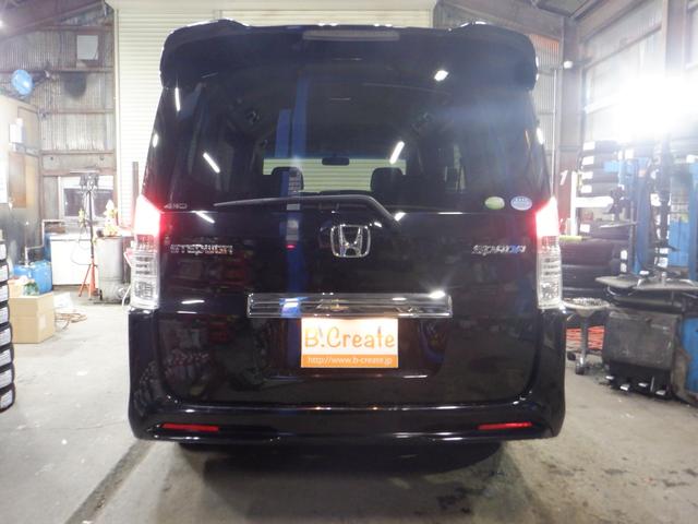 ステップワゴンスパーダ Ｚ　４ＷＤ　ナビ　ＴＶ　Ｂ／Ｔ　Ｂカメラ　両側電動　スマートキー　ＨＩＤ　ＥＴＣ　ワイパーデアイサー　ミラーヒーター　ＶＳＡ　リアヒーター　フォグランプ　オートエアコン（14枚目）