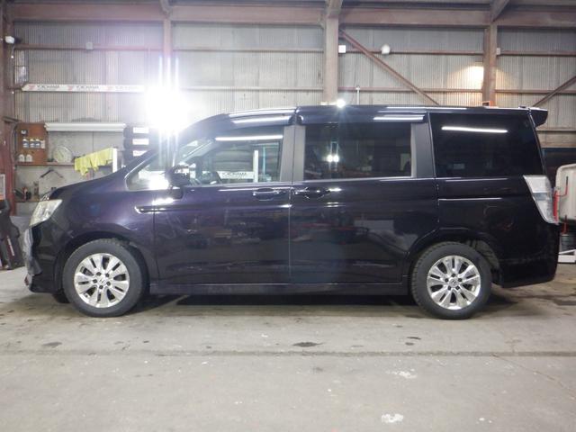 ステップワゴンスパーダ Ｚ　４ＷＤ　ナビ　ＴＶ　Ｂ／Ｔ　Ｂカメラ　両側電動　スマートキー　ＨＩＤ　ＥＴＣ　ワイパーデアイサー　ミラーヒーター　ＶＳＡ　リアヒーター　フォグランプ　オートエアコン（16枚目）